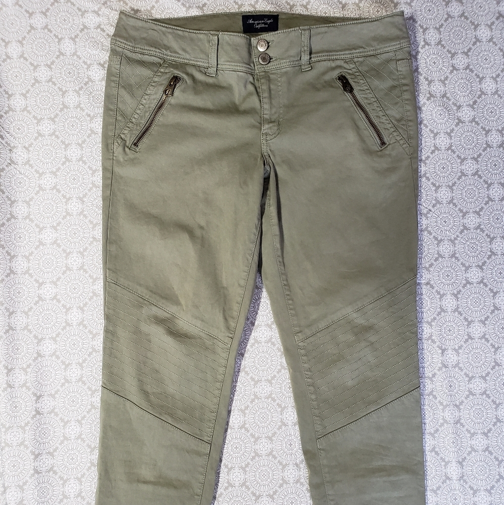 American Eagle Cropped Pant, Size 10, Color Olive.